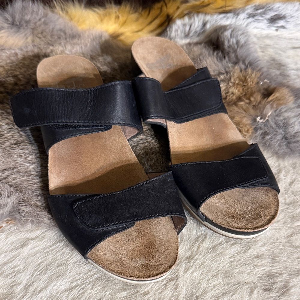 Women's Black Leather Sandals 39 (3300)